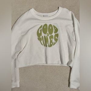 LE LIS boutique brand long sleeve, white cropped long sleeve graphic top